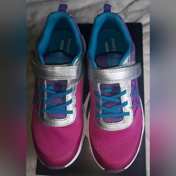 Saucony running shoes - Picture 4 of 9